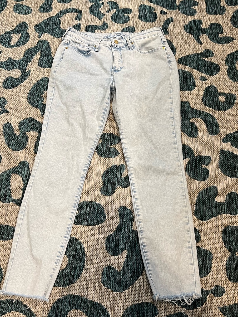 Universal Thread Light Blue  Straight-Leg Jeans l 10
